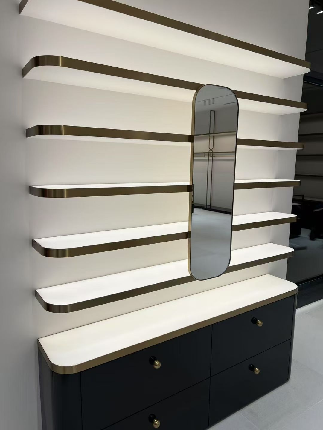 Lighting in the shelf 