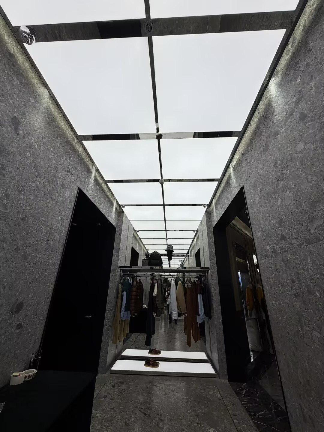 Frameless LED light panel for ceiling lighting