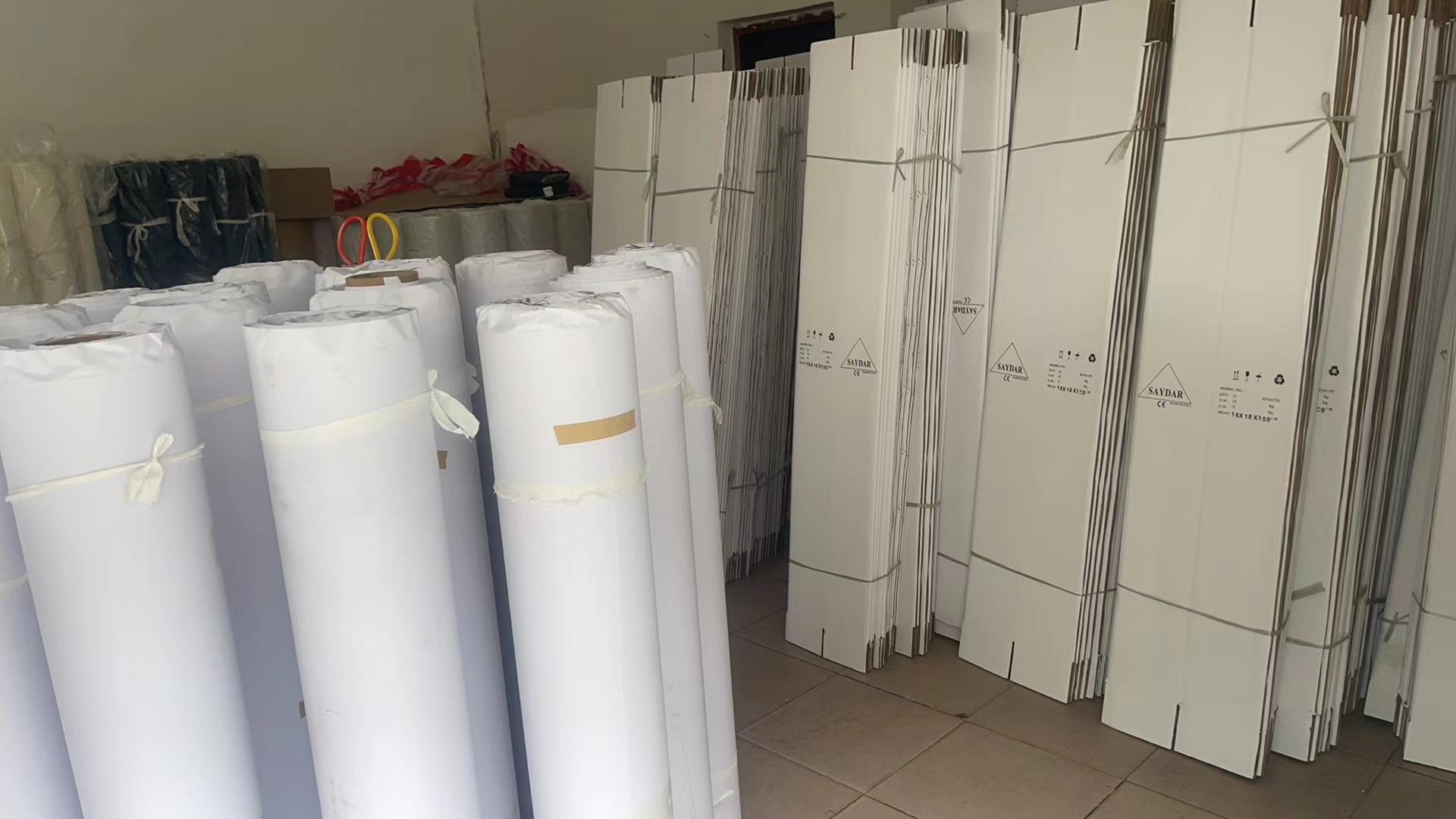 Aydınlatıcı Mükemmellik: Fabrikamızdaki Yüksek Kaliteli PVC Abajur Panellerini Keşfetmek