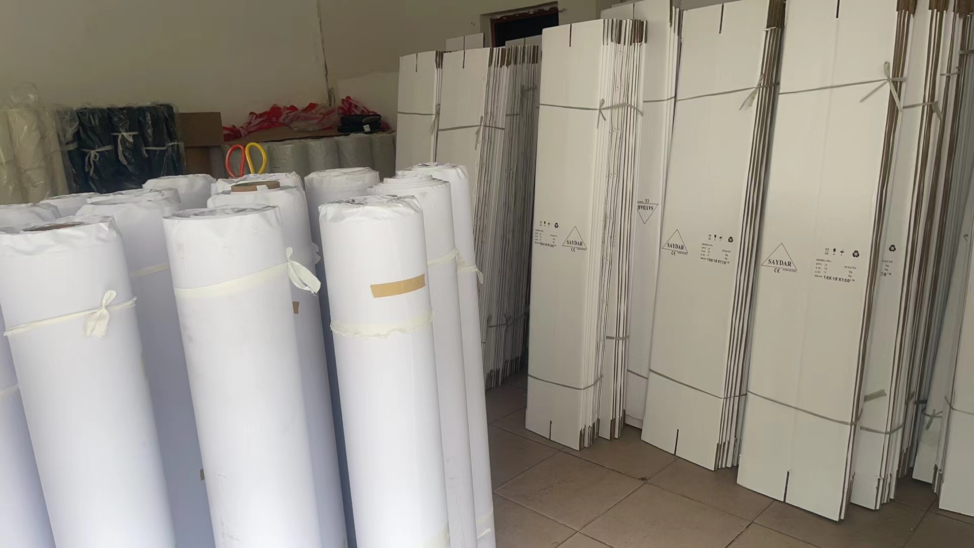 Osvětlující dokonalost: Zkoumání vysoce kvalitních panelů Shade Shade PVC z naší továrny