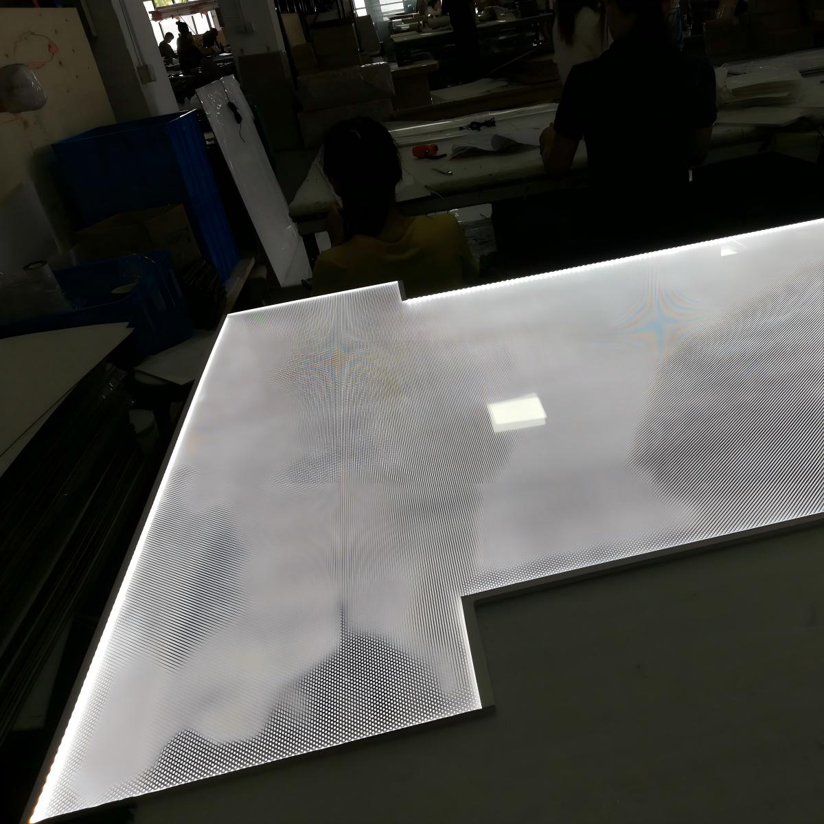 आधुनिक डिजाइन लेजर डट्स LPG एक्रिलिक प्यानल बत्ती | वालिस कस्टम